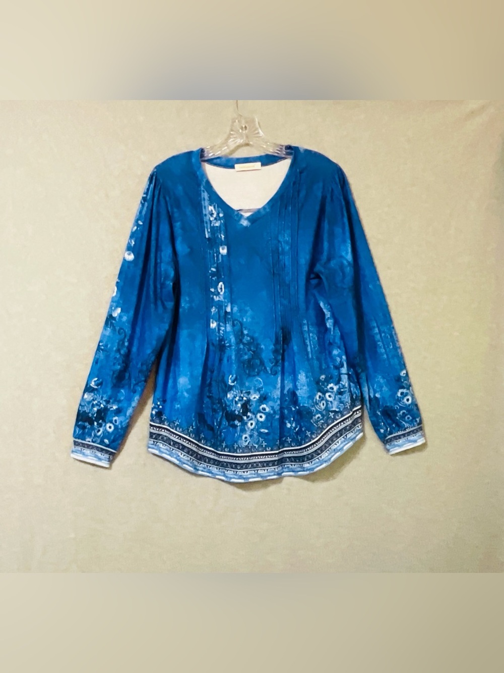 Fantaslook Women's Blue Floral V-Neck Long Sleeve Top Sz L
